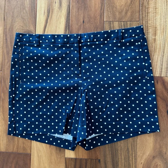 Van Heusen Pants - NWT Van Heusen Studio Navy & White Polka Dot Stretch Dressy Shorts size 12